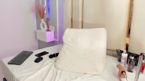 Snapshot of emysandoval chatting on 02.13.26 Emy online show from 02.13.26