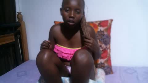 Snapshot of enchantedvee chatting on 11.09.25 Vee online show from 11.09.25