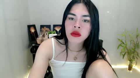 Snapshot of enchantress_mia03 chatting on 06.11.26 enchantress_mia03 online show from 06.11.26
