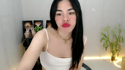 Snapshot of enchantress_mia03 chatting on 06.16.26 enchantress_mia03 online show from 06.16.26