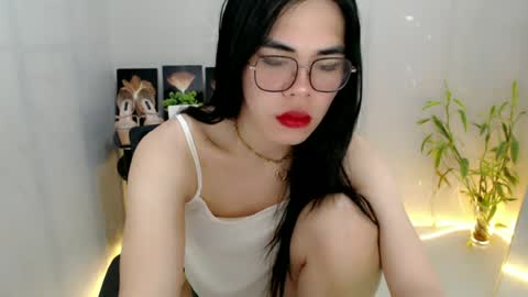 Snapshot of enchantress_mia03 chatting on 06.28.26 enchantress_mia03 online show from 06.28.26