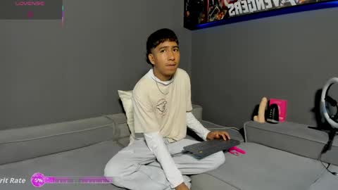 Snapshot of ender_h0tt chatting on 05.12.26 Ender online show from 05.12.26