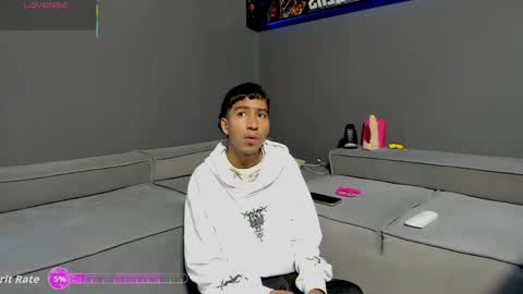 Snapshot of ender_h0tt chatting on 05.30.26 Ender online show from 05.30.26