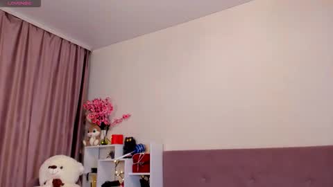 Snapshot of endless_polarity chatting on 02.17.26 Vi online show from 02.17.26