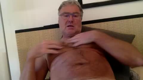 Snapshot of endurado chatting on 10.11.25 endurado online show from 10.11.25
