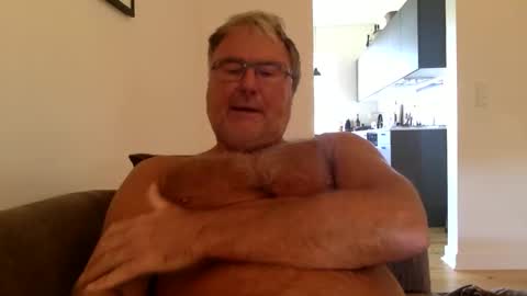 Snapshot of endurado chatting on 10.13.25 endurado online show from 10.13.25