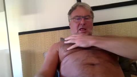 Snapshot of endurado chatting on 10.20.25 endurado online show from 10.20.25
