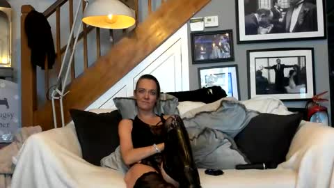 englishcouple81 online show from 05.03.26