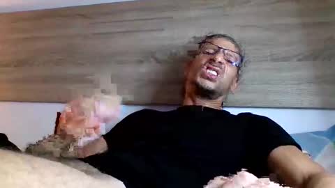 Snapshot of enri222 chatting on 10.22.25 rineking online show from 10.22.25