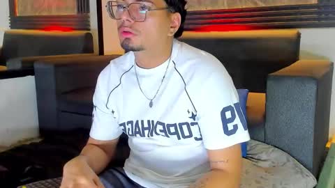 Snapshot of enrique_villa23 chatting on 09.22.25 enrique online show from 09.22.25