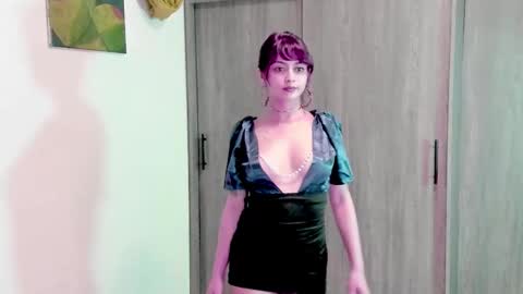 Leyla online show from 10.17.25