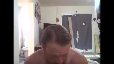 Snapshot of epictriggz chatting on 04.17.26 slutcouple online show from 04.17.26