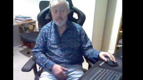 Snapshot of erasmus_d chatting on 01.12.25 erasmus_d online show from 01.12.25