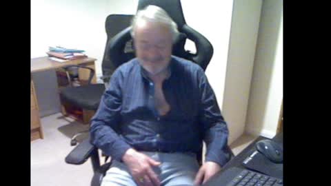 Snapshot of erasmus_d chatting on 01.19.25 erasmus_d online show from 01.19.25