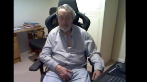 Snapshot of erasmus_d chatting on 02.20.25 erasmus_d online show from 02.20.25