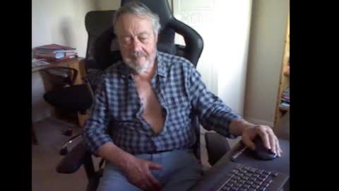 Snapshot of erasmus_d chatting on 09.25.25 erasmus_d online show from 09.25.25