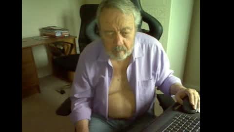 Snapshot of erasmus_d chatting on 09.29.25 erasmus_d online show from 09.29.25