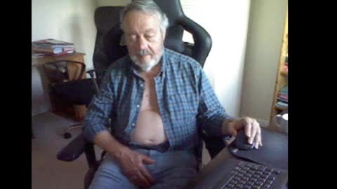 Snapshot of erasmus_d chatting on 09.30.25 erasmus_d online show from 09.30.25