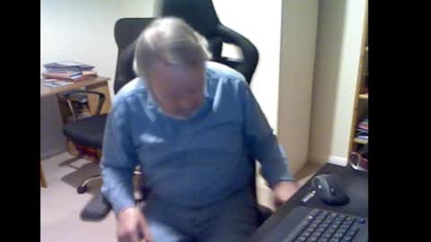 Snapshot of erasmus_d chatting on 10.17.25 erasmus_d online show from 10.17.25