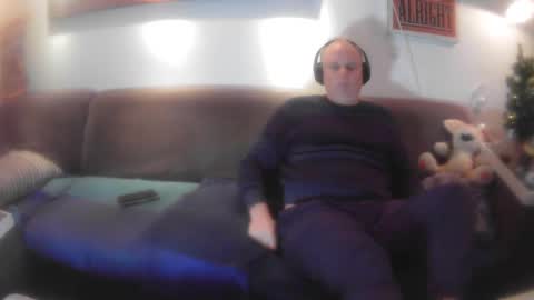 Snapshot of eric204 chatting on 12.31.24 Eric online show from 12.31.24