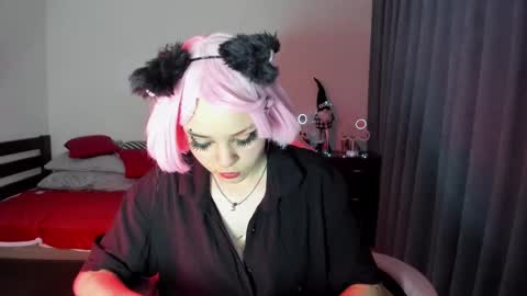 Snapshot of ericahoffman2 chatting on 01.06.25 Erica online show from 01.06.25