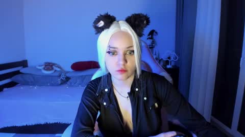 Snapshot of ericahoffman2 chatting on 01.27.25 Erica online show from 01.27.25