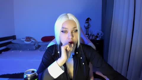 Snapshot of ericahoffman2 chatting on 01.28.25 Erica online show from 01.28.25