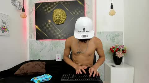 Snapshot of erick_zhimerman chatting on 12.31.24 online show from 12.31.24