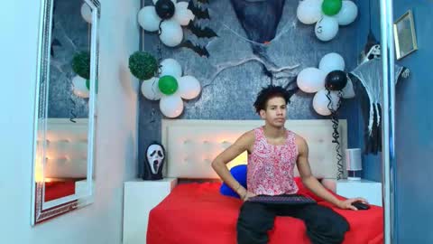 Snapshot of erick_zhimerman chatting on 10.26.25 online show from 10.26.25