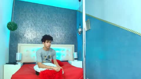 Snapshot of erick_zhimerman chatting on 11.03.25 online show from 11.03.25