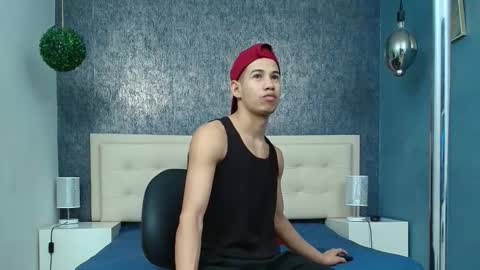 Snapshot of erick_zhimerman chatting on 12.22.25 online show from 12.22.25