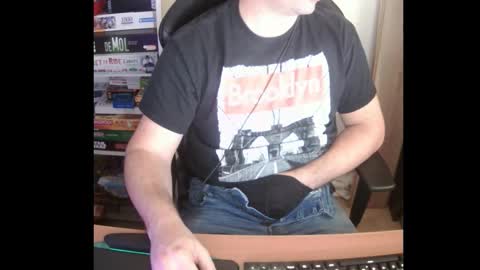 Snapshot of erik_dapper chatting on 11.19.25 Erik Dapper online show from 11.19.25