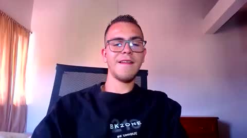 Snapshot of erik_rodriguez chatting on 09.14.25 Erik rodriguez online show from 09.14.25