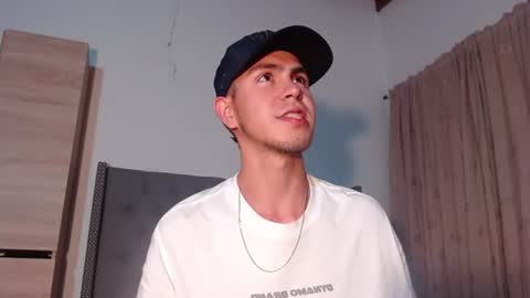 Snapshot of erik_rodriguez chatting on 06.17.26 Erik rodriguez online show from 06.17.26