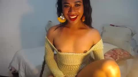 Snapshot of erika_madrigal chatting on 12.21.24 erika_madrigal online show from 12.21.24