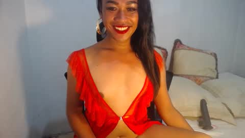 Snapshot of erika_madrigal chatting on 12.23.24 erika_madrigal online show from 12.23.24