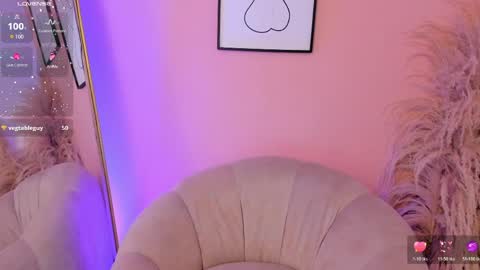 Snapshot of erika_mendez1 chatting on 05.19.26 Erika Mendez online show from 05.19.26