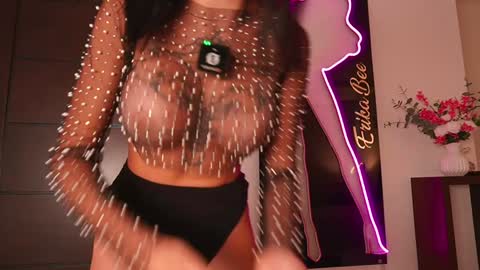 Snapshot of erikabee chatting on 10.28.25 Venus Skye online show from 10.28.25