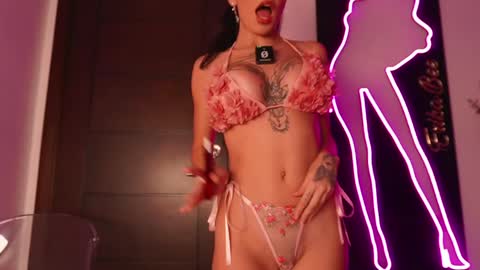 Snapshot of erikabee chatting on 11.18.25 Venus Skye online show from 11.18.25