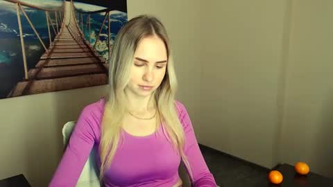 Snapshot of erikagavin chatting on 12.10.24 Erika online show from 12.10.24