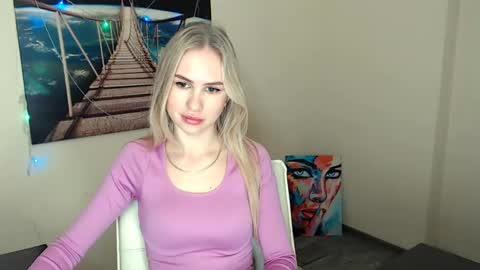 Snapshot of erikagavin chatting on 03.12.25 Erika online show from 03.12.25