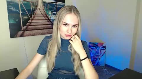 Snapshot of erikagavin chatting on 10.27.25 Erika online show from 10.27.25