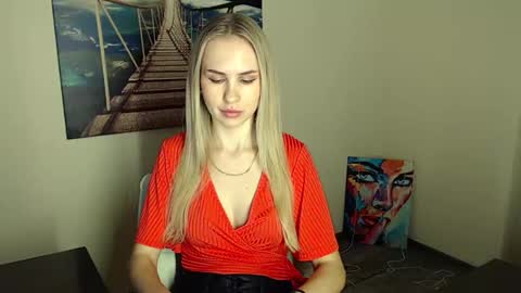 Snapshot of erikagavin chatting on 11.05.25 Erika online show from 11.05.25