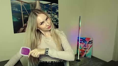 Snapshot of erikagavin chatting on 11.10.25 Erika online show from 11.10.25