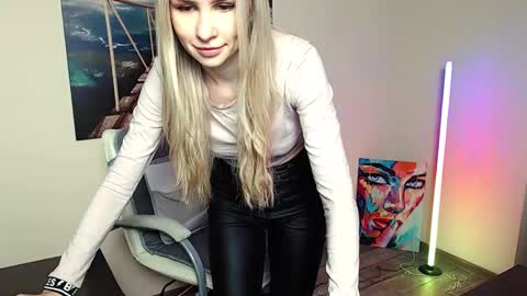 Snapshot of erikagavin chatting on 11.26.25 Erika online show from 11.26.25