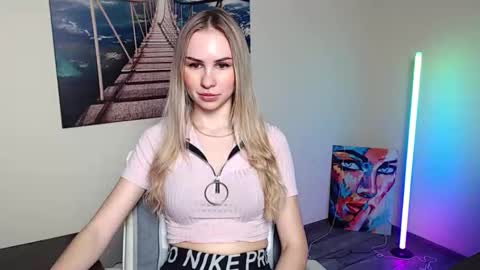 Snapshot of erikagavin chatting on 11.28.25 Erika online show from 11.28.25