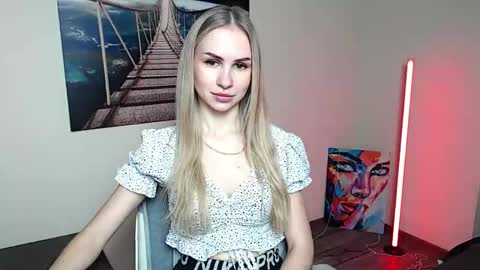 Snapshot of erikagavin chatting on 12.05.25 Erika online show from 12.05.25