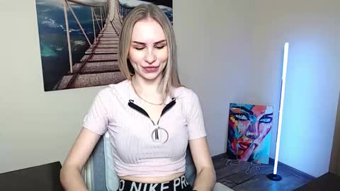 Snapshot of erikagavin chatting on 12.17.25 Erika online show from 12.17.25