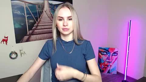 Snapshot of erikagavin chatting on 12.19.25 Erika online show from 12.19.25