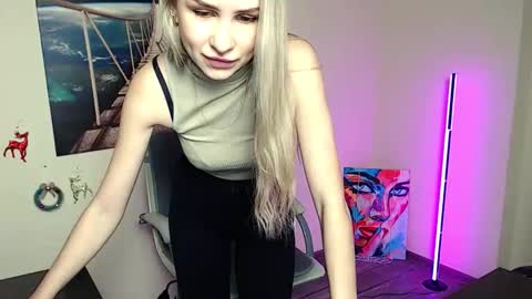 Snapshot of erikagavin chatting on 12.20.25 Erika online show from 12.20.25